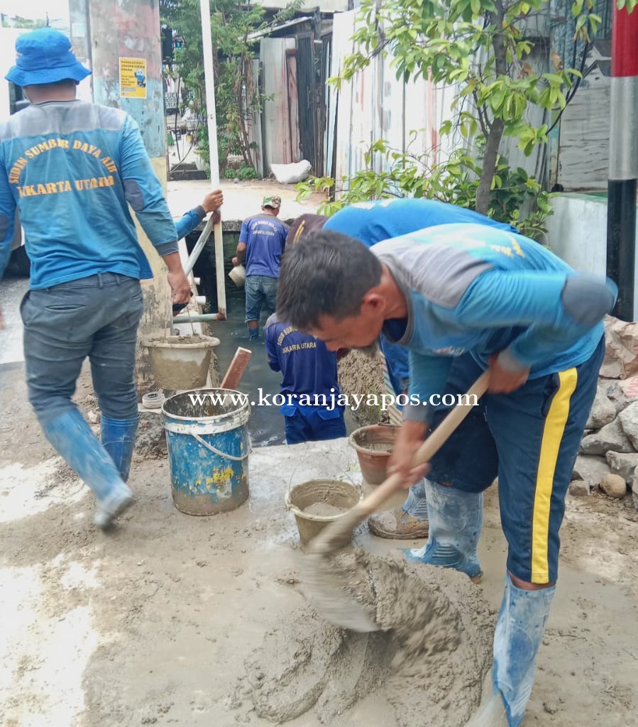 Pengerjaan Turap di Jalan Mandor Ireng, Sunter Jaya, Mulai Diperbaiki untuk Lancarkan Aliran Air